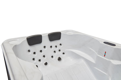 Luxury Spas Regal Hot Tub for 4 people