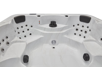 Luxury Spas Denali Hot Tub for 7 people
