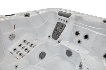 Luxury Spas Infinity Hot Tub for 5 people